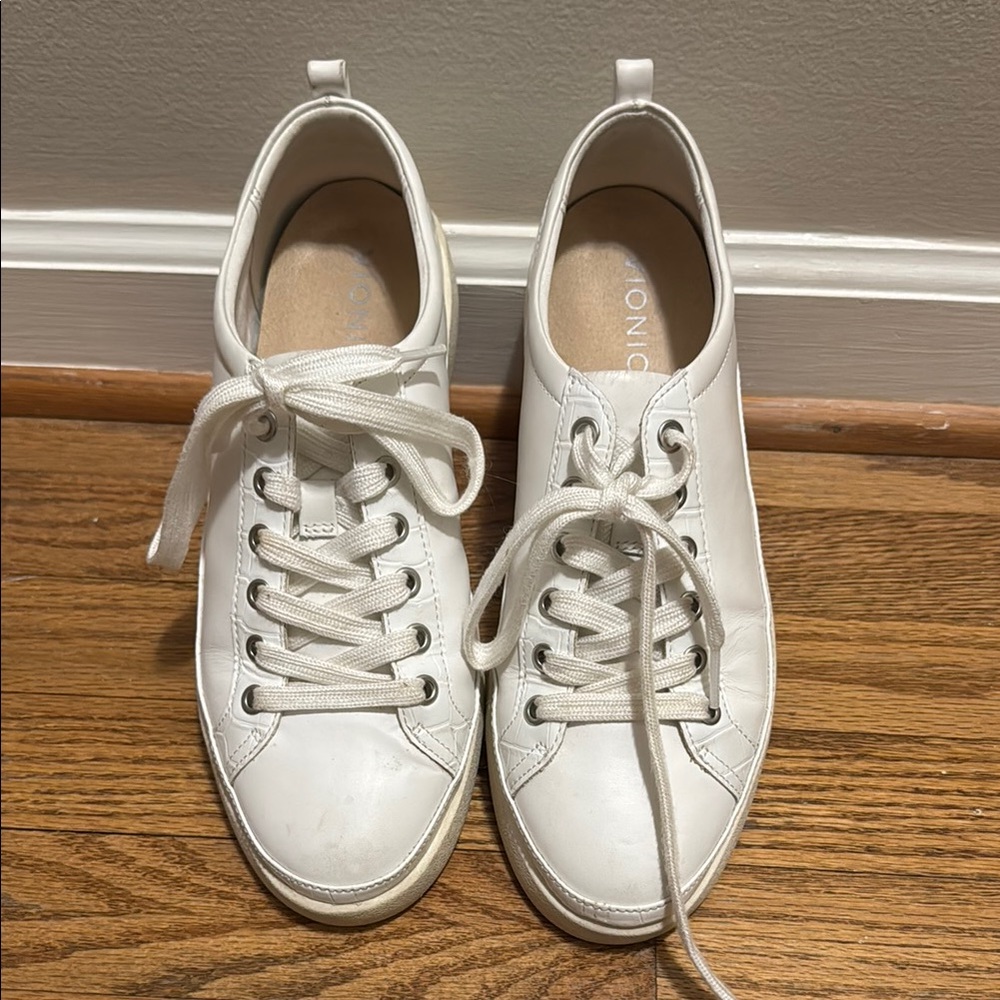 Vionic Winnie White Sneakers with Textured Leather and Matching Laces